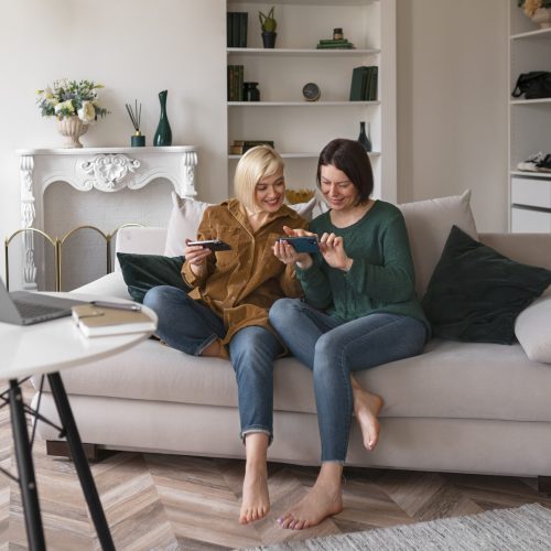 full-shot-women-playing-with-their-phone